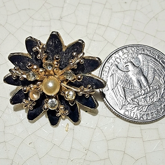 Vintage Coro black enamel fleur-de-lis rhinestone pearl brooch - Picture 4 of 6